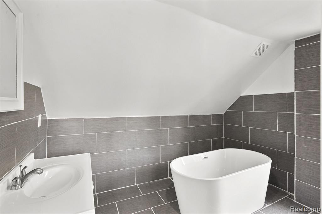 19433 22 Mile Road, Macomb, MI, 48044