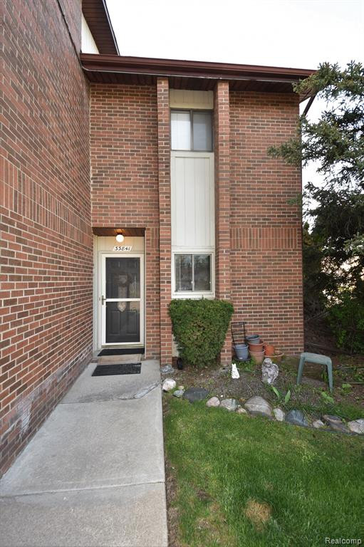 33841 PONDVIEW Circle, 28, Livonia, MI 48152 — front exterior