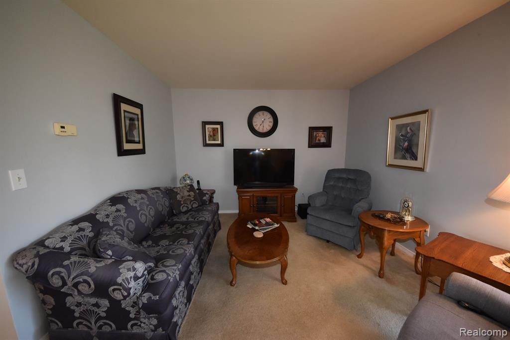 33841 PONDVIEW Circle, 28, Livonia, MI 48152 — Photo 5