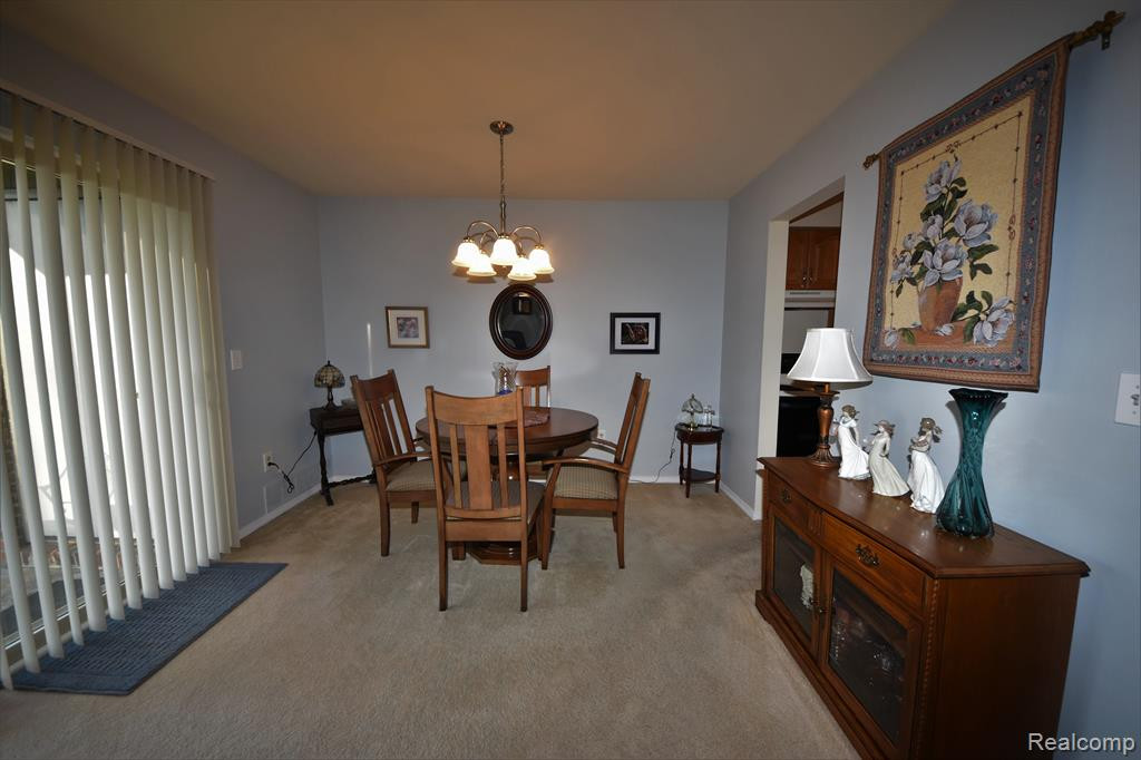 33841 PONDVIEW Circle, 28, Livonia, MI 48152 — Photo 6