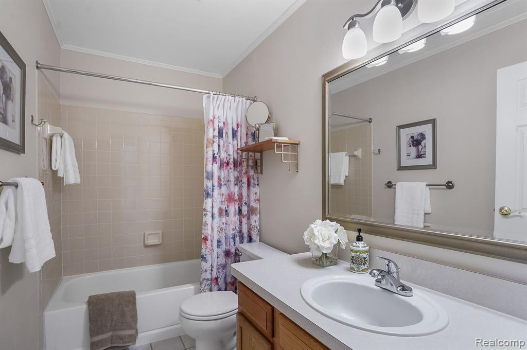61135 GREENWOOD Drive, South Lyon, MI 48178 — Photo 14