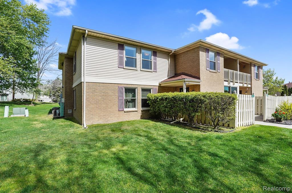 61135 GREENWOOD Drive, South Lyon, MI 48178 — Photo 20