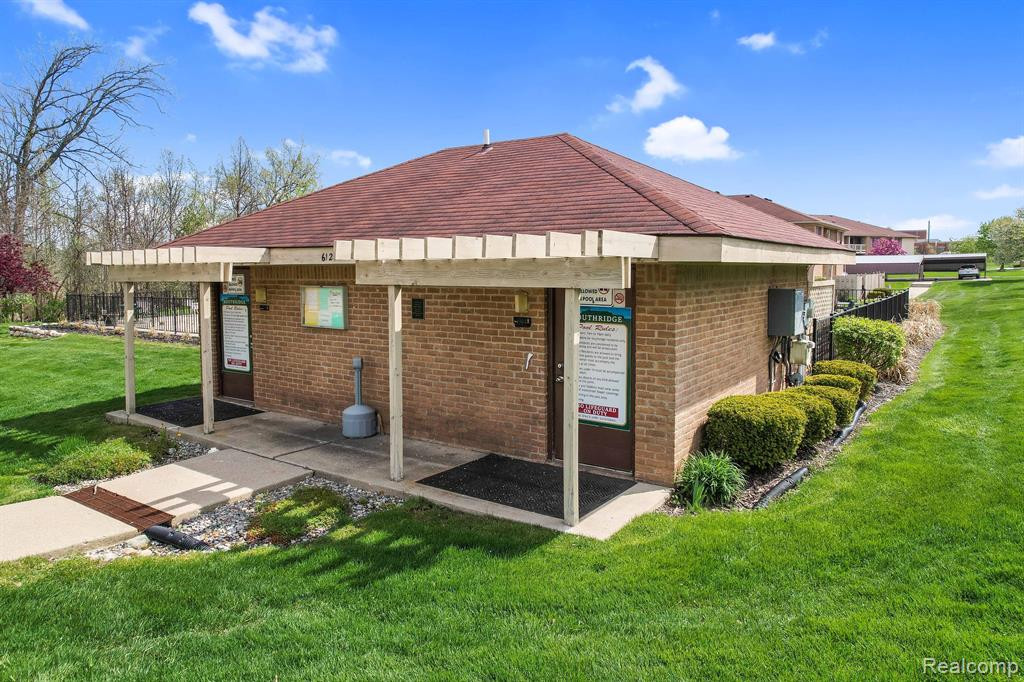 61135 GREENWOOD Drive, South Lyon, MI 48178 — Photo 24
