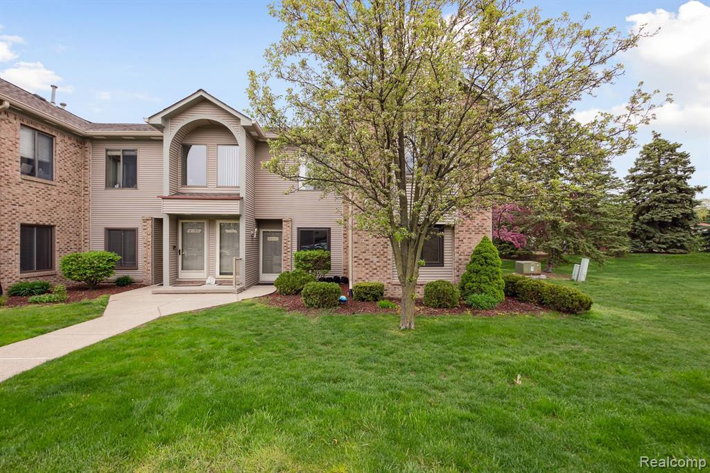 42505 LILLEY POINTE Drive, Canton, MI 48187 — Photo 4