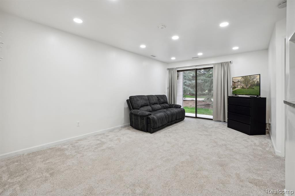 42505 LILLEY POINTE Drive, Canton, MI 48187 — Photo 10