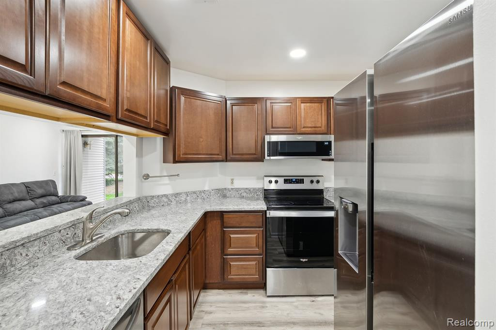 42505 LILLEY POINTE Drive, Canton, MI 48187 — Photo 13
