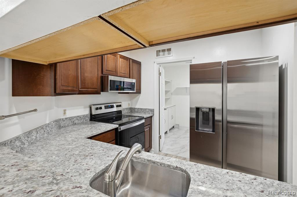 42505 LILLEY POINTE Drive, Canton, MI 48187 — Photo 15