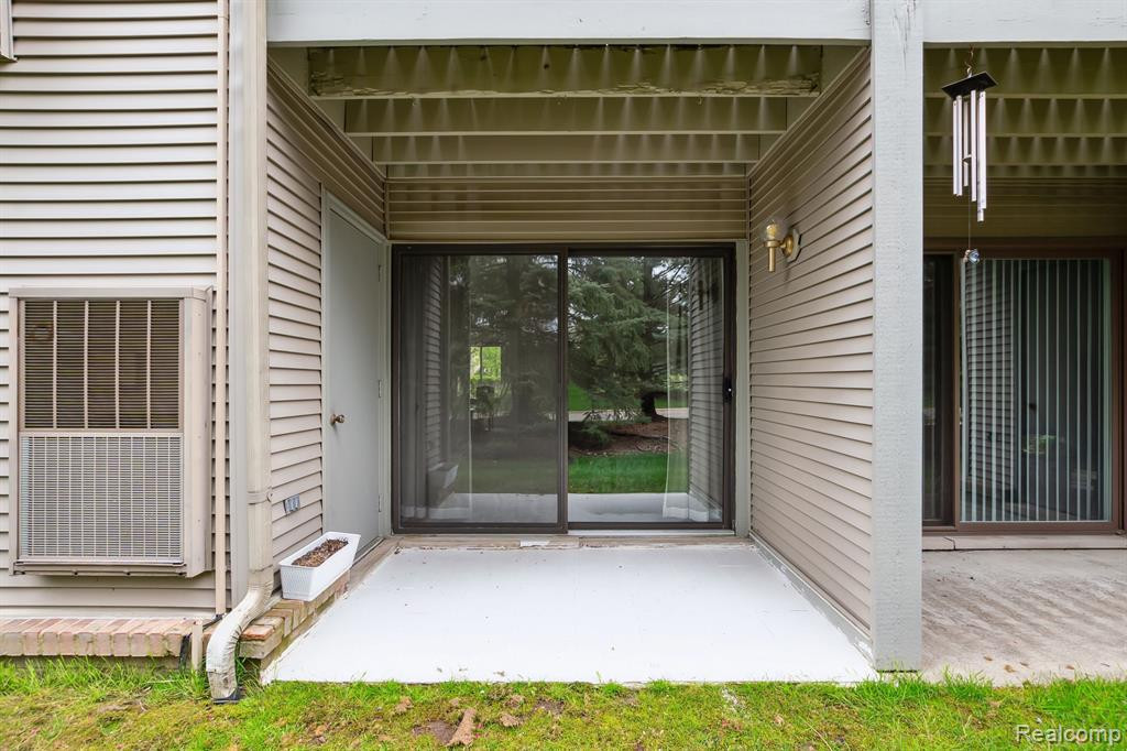 42505 LILLEY POINTE Drive, Canton, MI 48187 — Photo 27