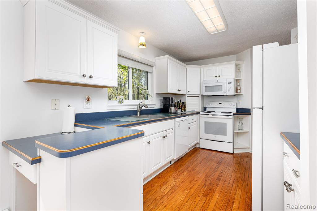 4310 CRESTLINE Drive, Ann Arbor, MI 48103 — Photo 12