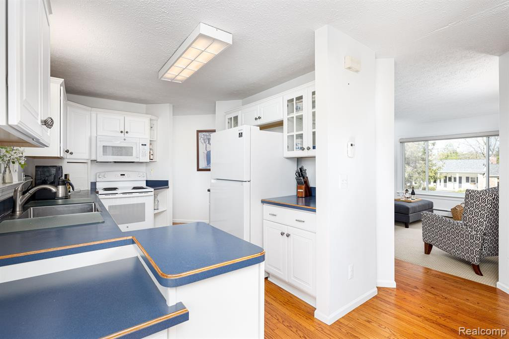 4310 CRESTLINE Drive, Ann Arbor, MI 48103 — Photo 13