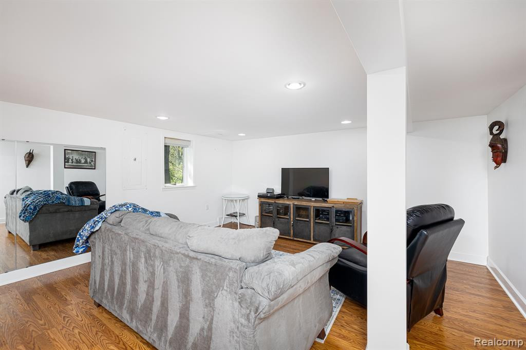4310 CRESTLINE Drive, Ann Arbor, MI 48103 — Photo 31