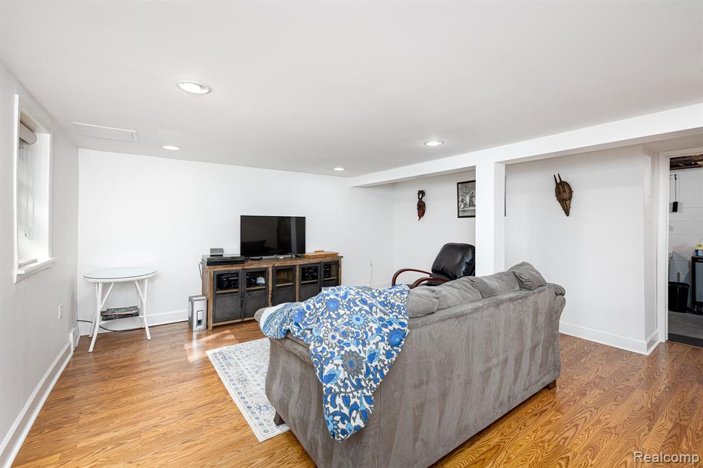 4310 CRESTLINE Drive, Ann Arbor, MI 48103 — Photo 32