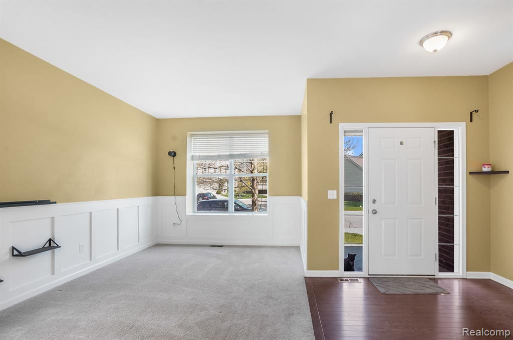 27111 Victoria Road, Novi, MI — Photo 3