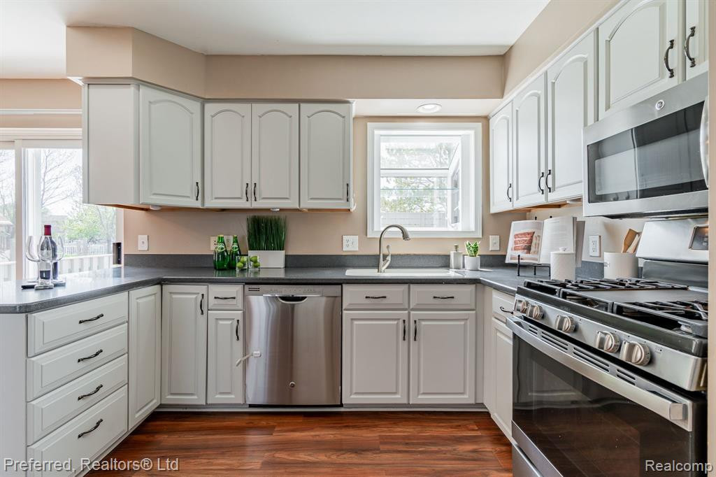 43729 Fleetwood Drive, Canton, MI 48187 — Photo 15