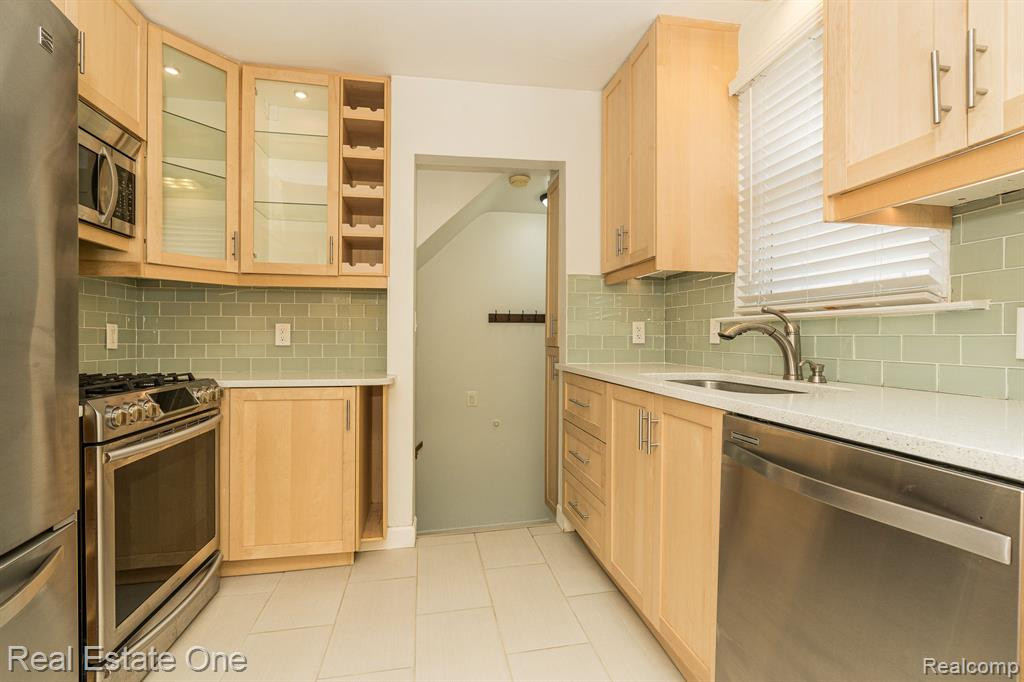 808 N EDISON Avenue, Royal Oak, MI 48067 — Photo 4