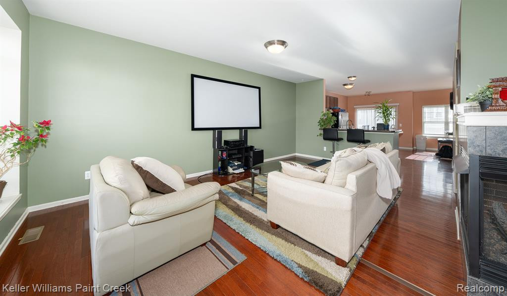 180 CENTER Boulevard, Wixom, MI 48393 — Photo 5