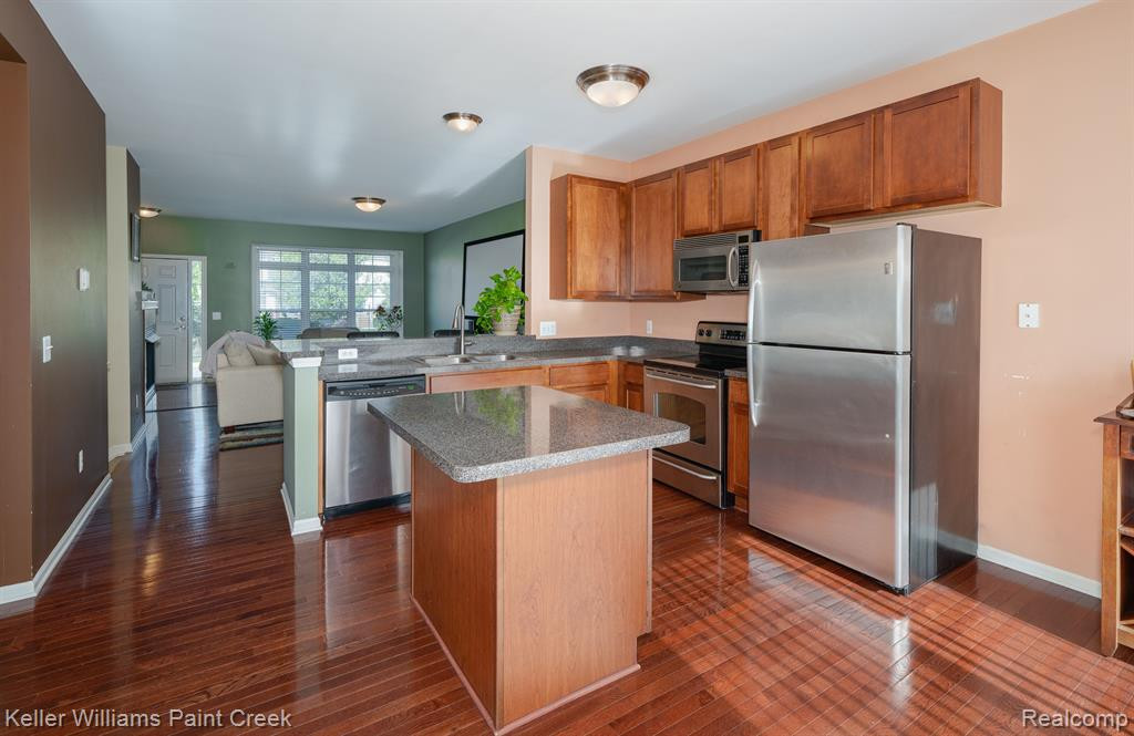 180 CENTER Boulevard, Wixom, MI 48393 — Photo 9