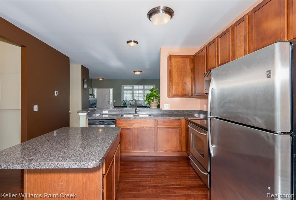 180 CENTER Boulevard, Wixom, MI 48393 — Photo 10
