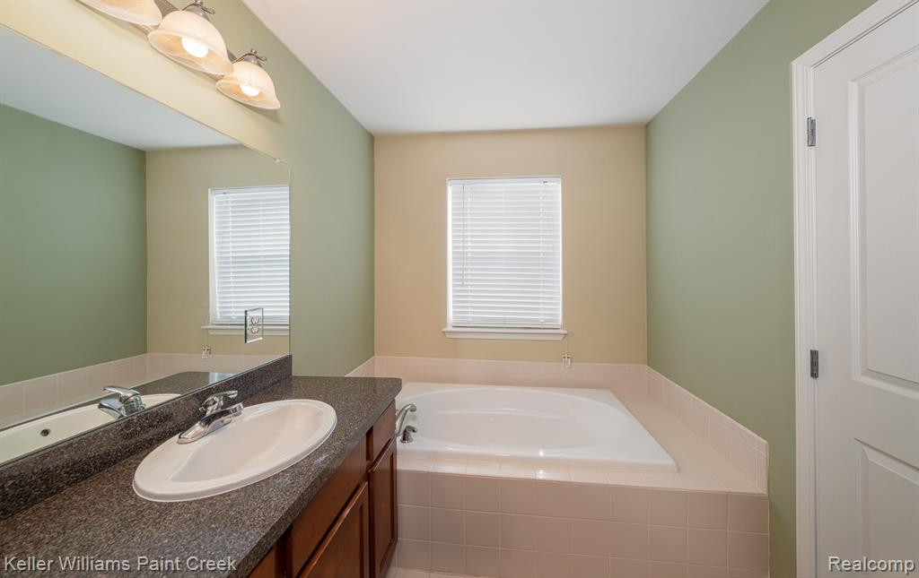 180 CENTER Boulevard, Wixom, MI 48393 — Photo 15