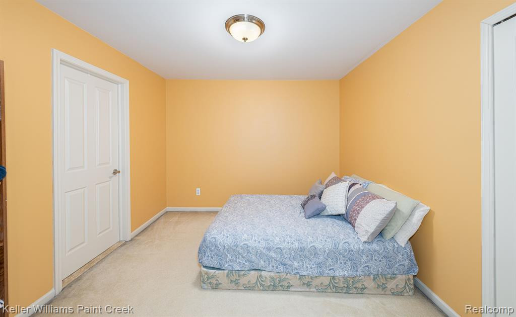 180 CENTER Boulevard, Wixom, MI 48393 — Photo 18