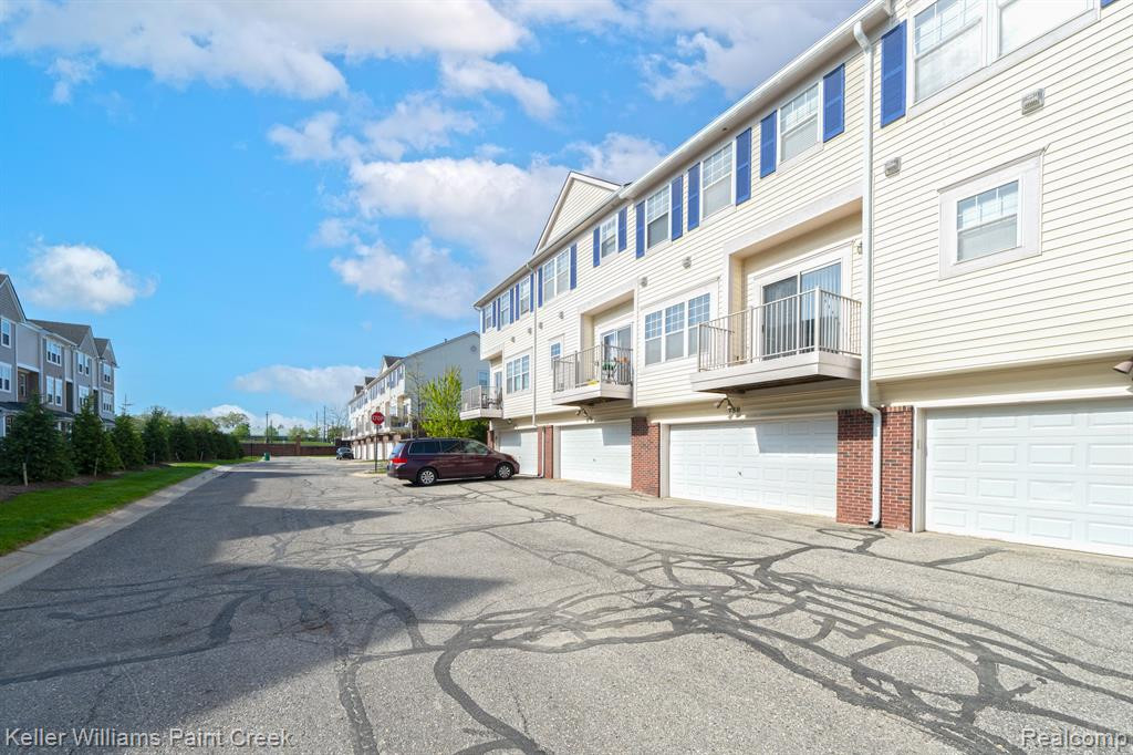 180 CENTER Boulevard, Wixom, MI 48393 — Photo 25