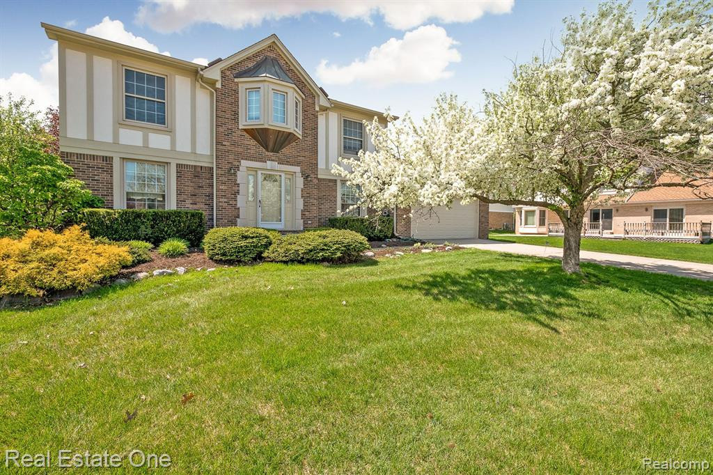 25553 Keenan, Novi, MI — front exterior