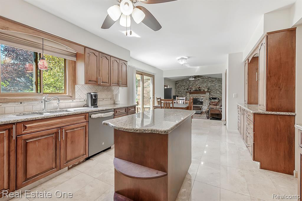 25553 Keenan, Novi, MI — Photo 10
