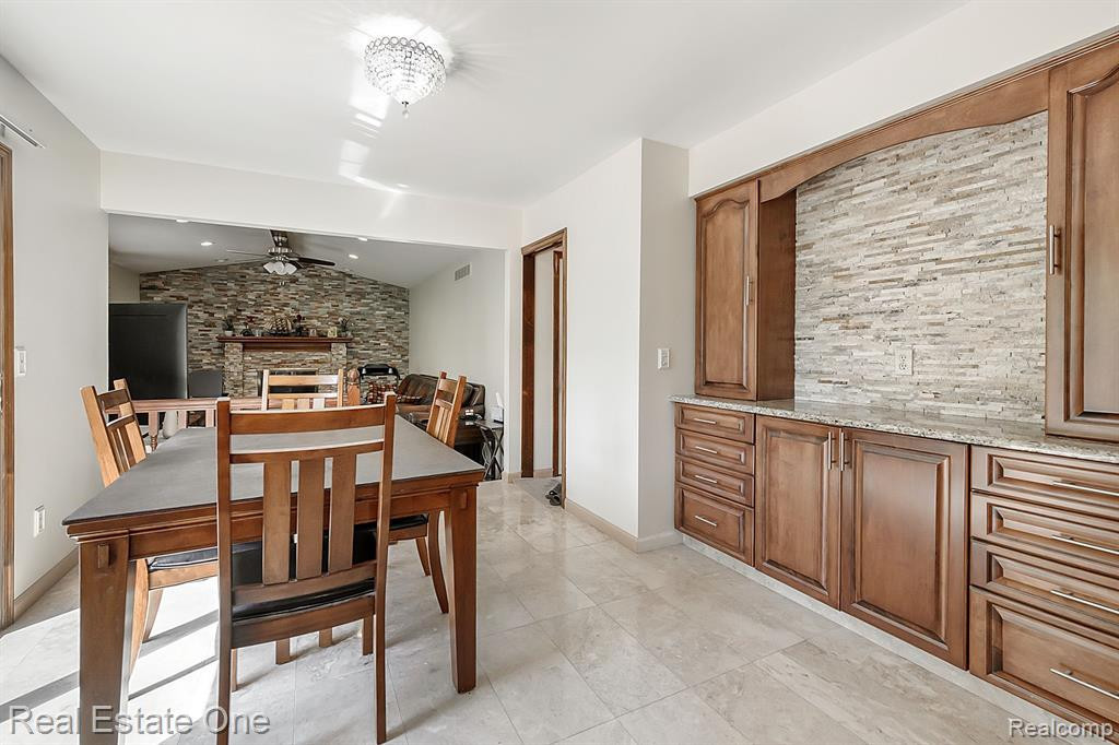 25553 Keenan, Novi, MI — Photo 12