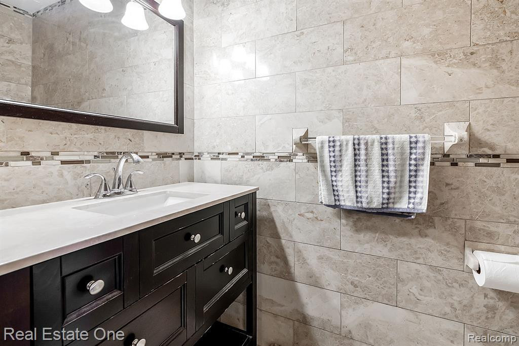 25553 Keenan, Novi, MI — Photo 16