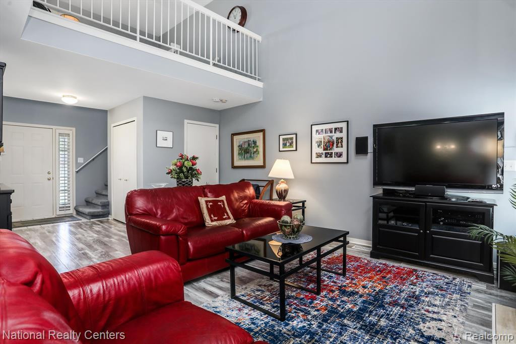 475 WINWOOD Circle, Walled Lake, MI 48390 — Photo 4