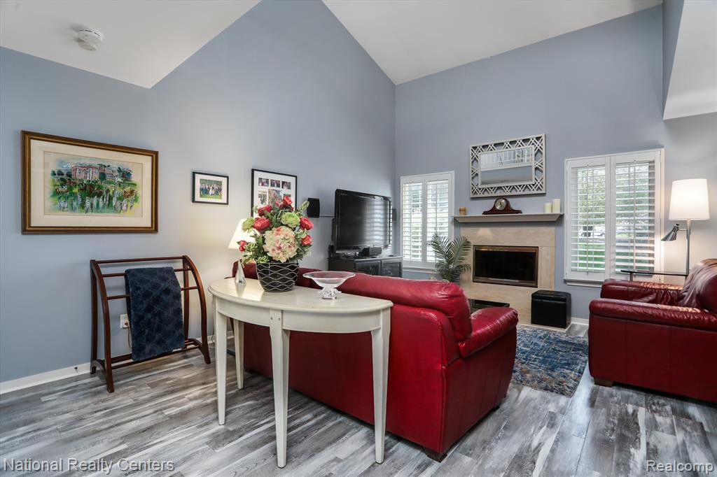 475 WINWOOD Circle, Walled Lake, MI 48390 — Photo 13