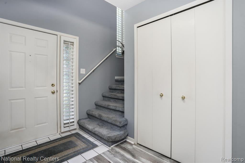 475 WINWOOD Circle, Walled Lake, MI 48390 — Photo 15