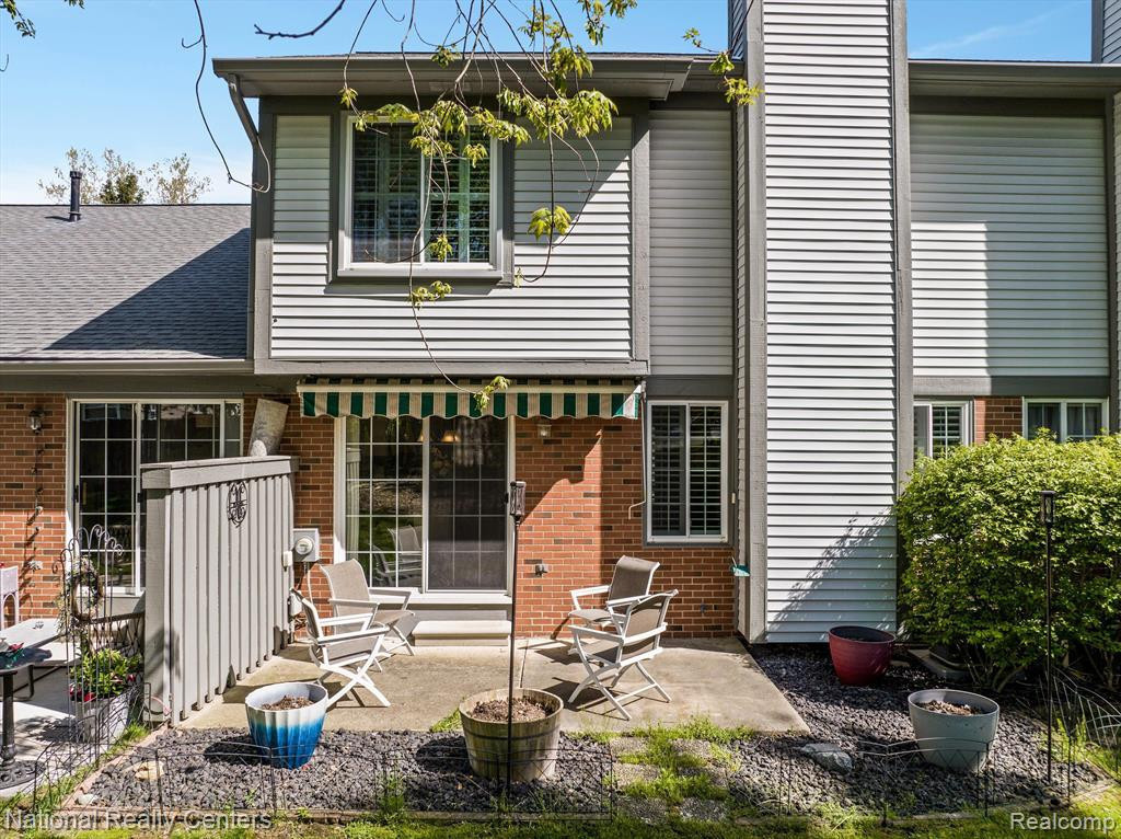 475 WINWOOD Circle, Walled Lake, MI 48390 — Photo 27