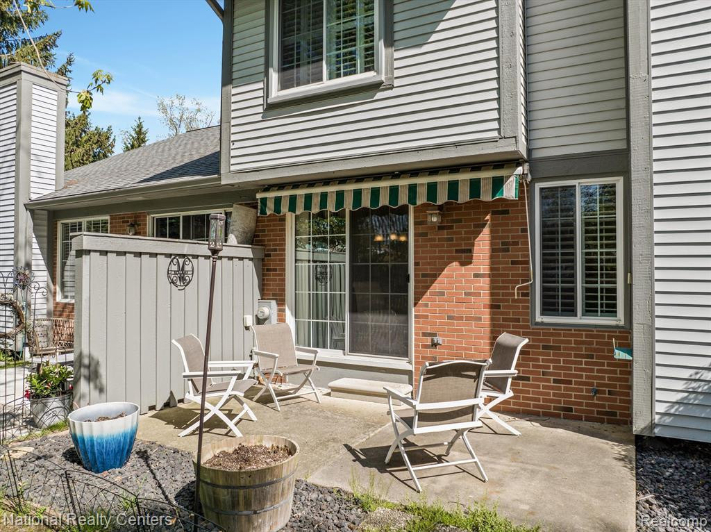 475 WINWOOD Circle, Walled Lake, MI 48390 — Photo 28