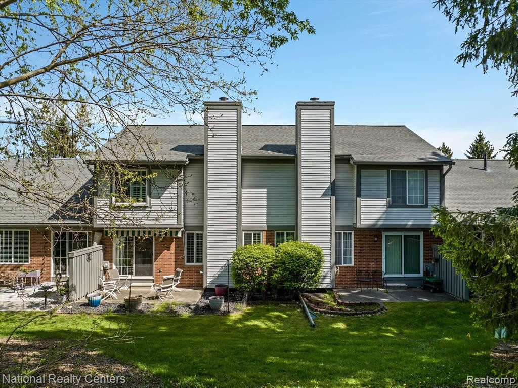 475 WINWOOD Circle, Walled Lake, MI 48390 — Photo 29