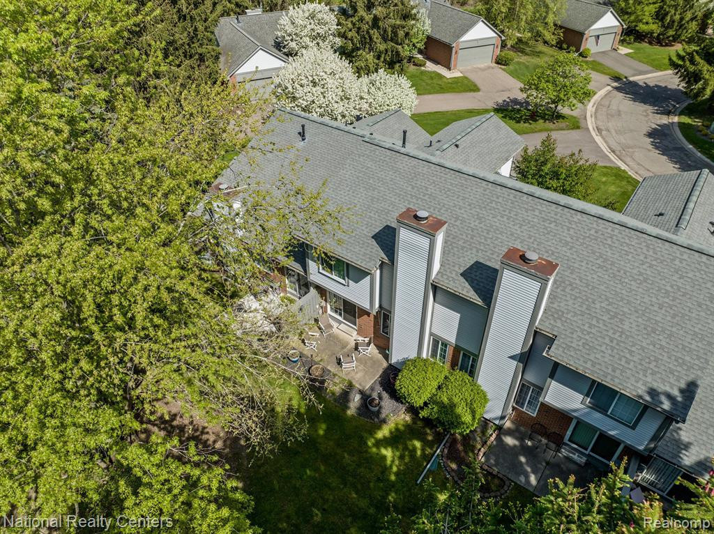 475 WINWOOD Circle, Walled Lake, MI 48390 — Photo 34