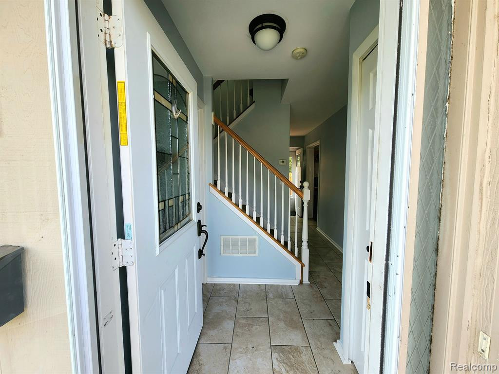 509 ESTRADA Drive, Belleville, MI 48111 — Photo 3
