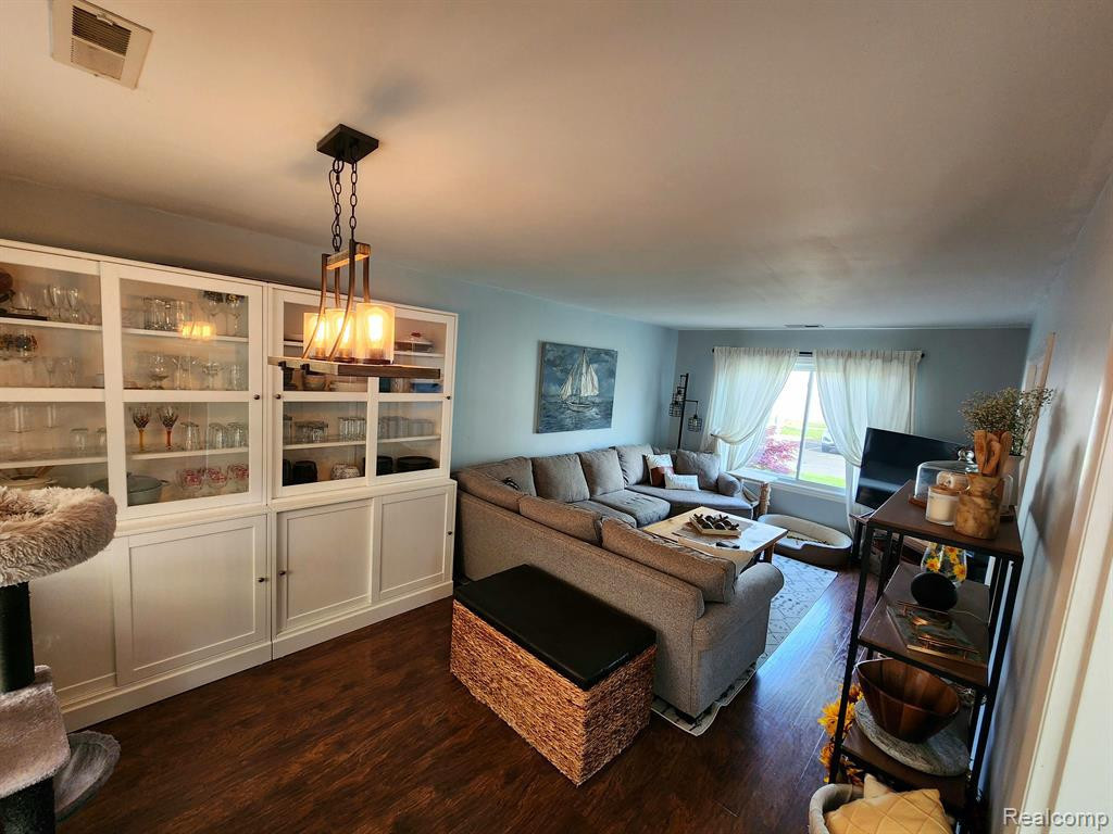 509 ESTRADA Drive, Belleville, MI 48111 — Photo 10