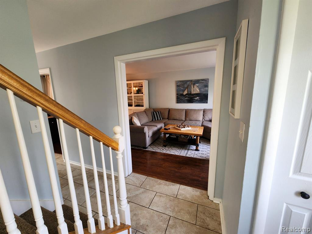 509 ESTRADA Drive, Belleville, MI 48111 — Photo 12