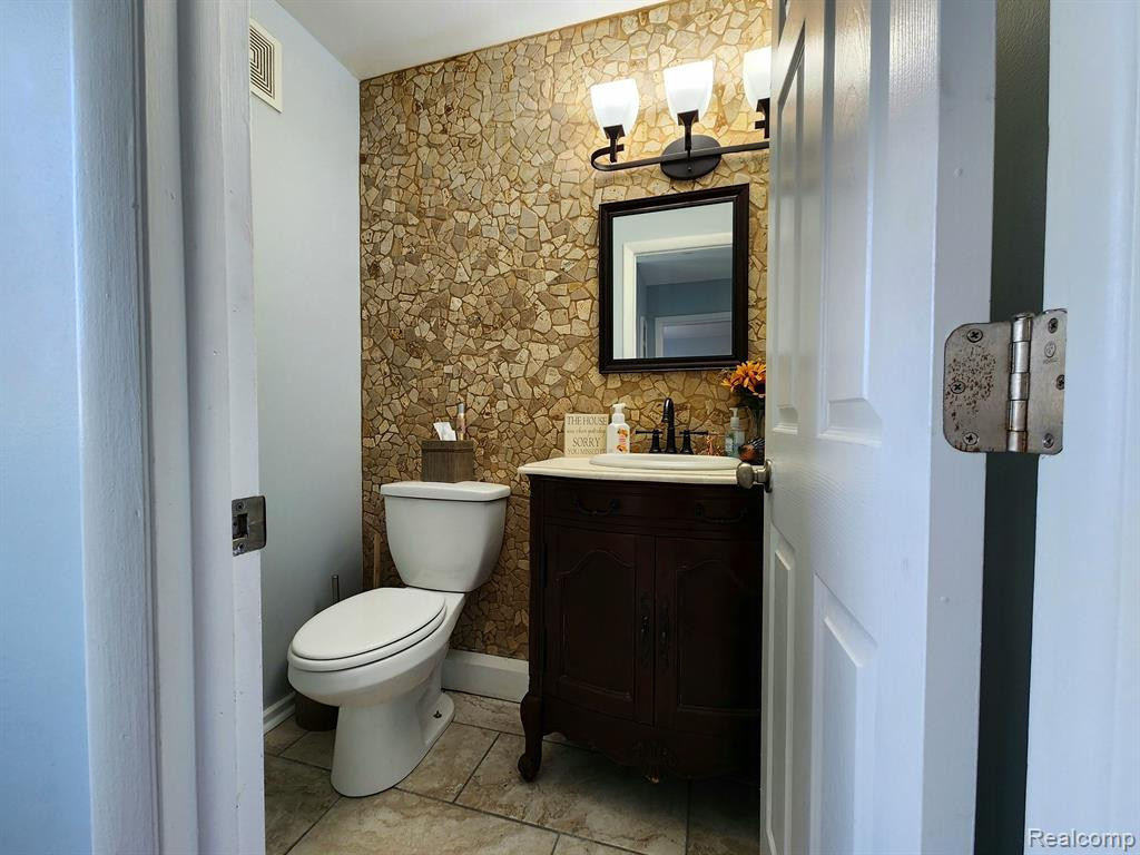 509 ESTRADA Drive, Belleville, MI 48111 — Photo 13