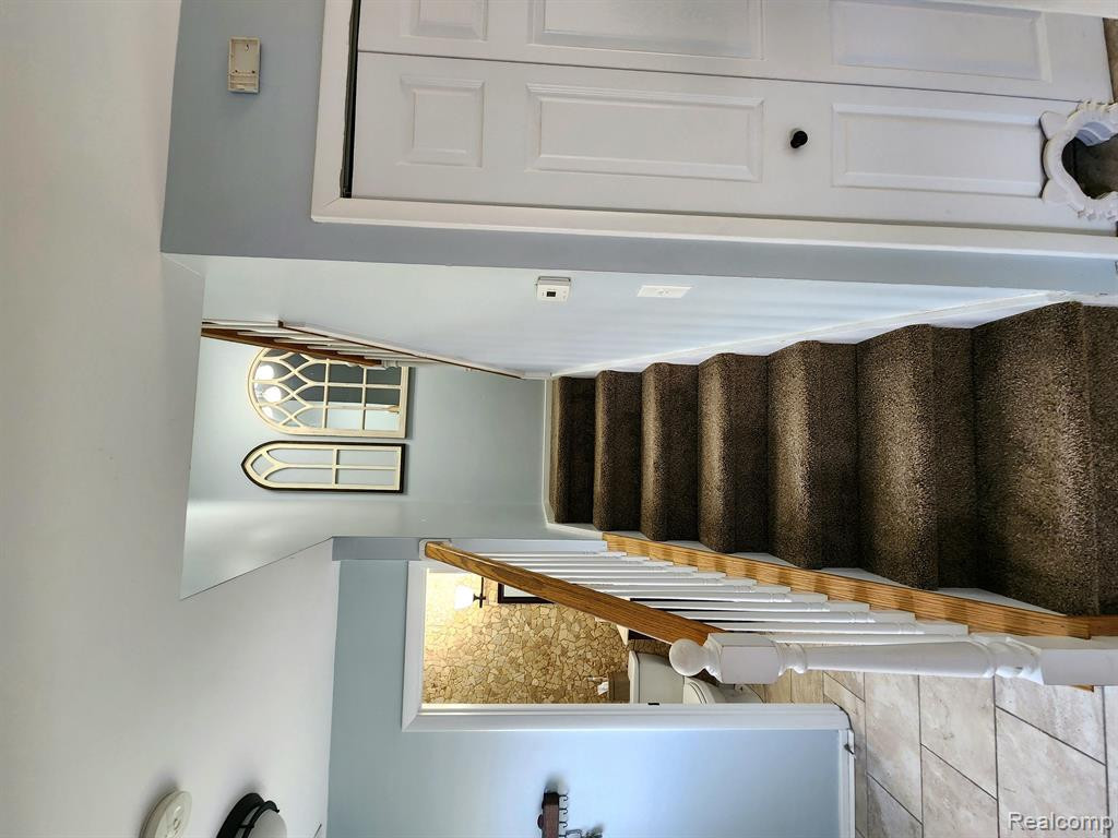 509 ESTRADA Drive, Belleville, MI 48111 — Photo 18