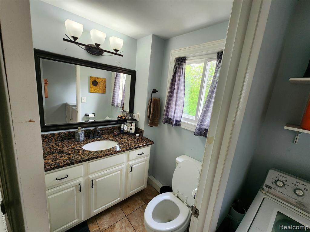 509 ESTRADA Drive, Belleville, MI 48111 — Photo 21