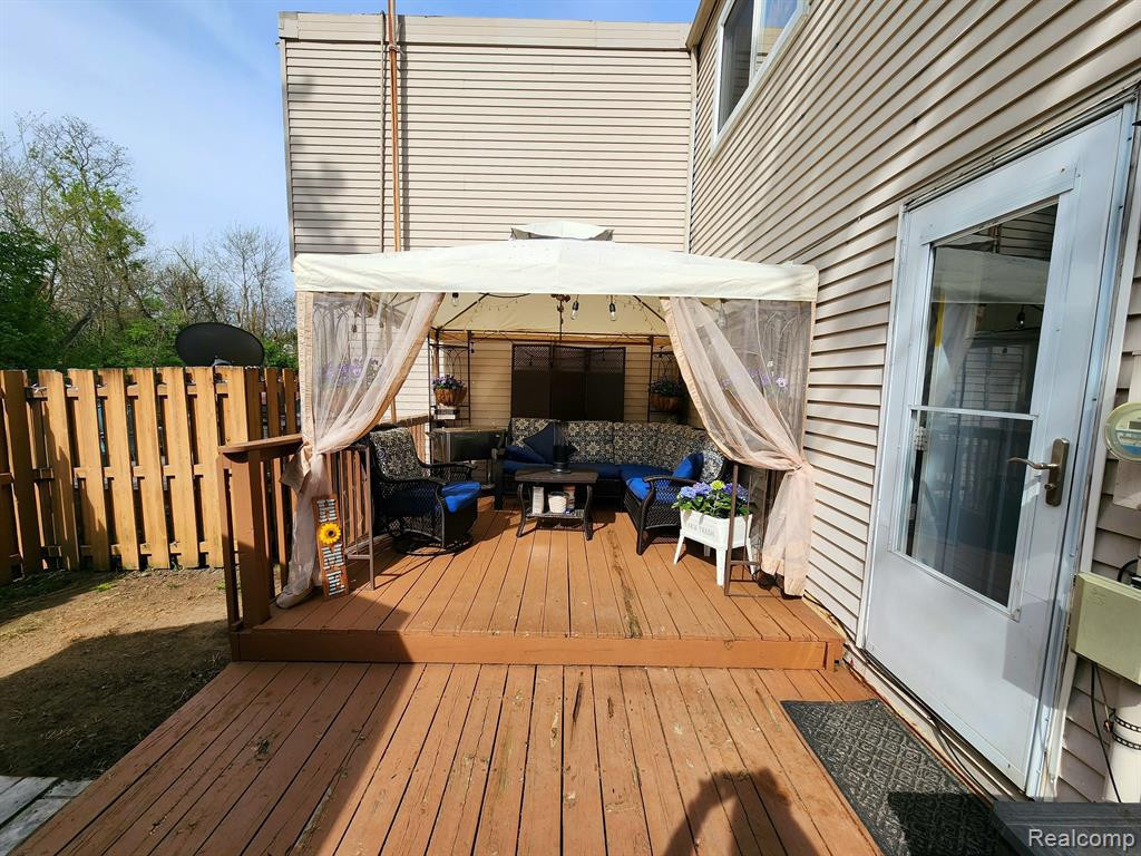 509 ESTRADA Drive, Belleville, MI 48111 — Photo 28