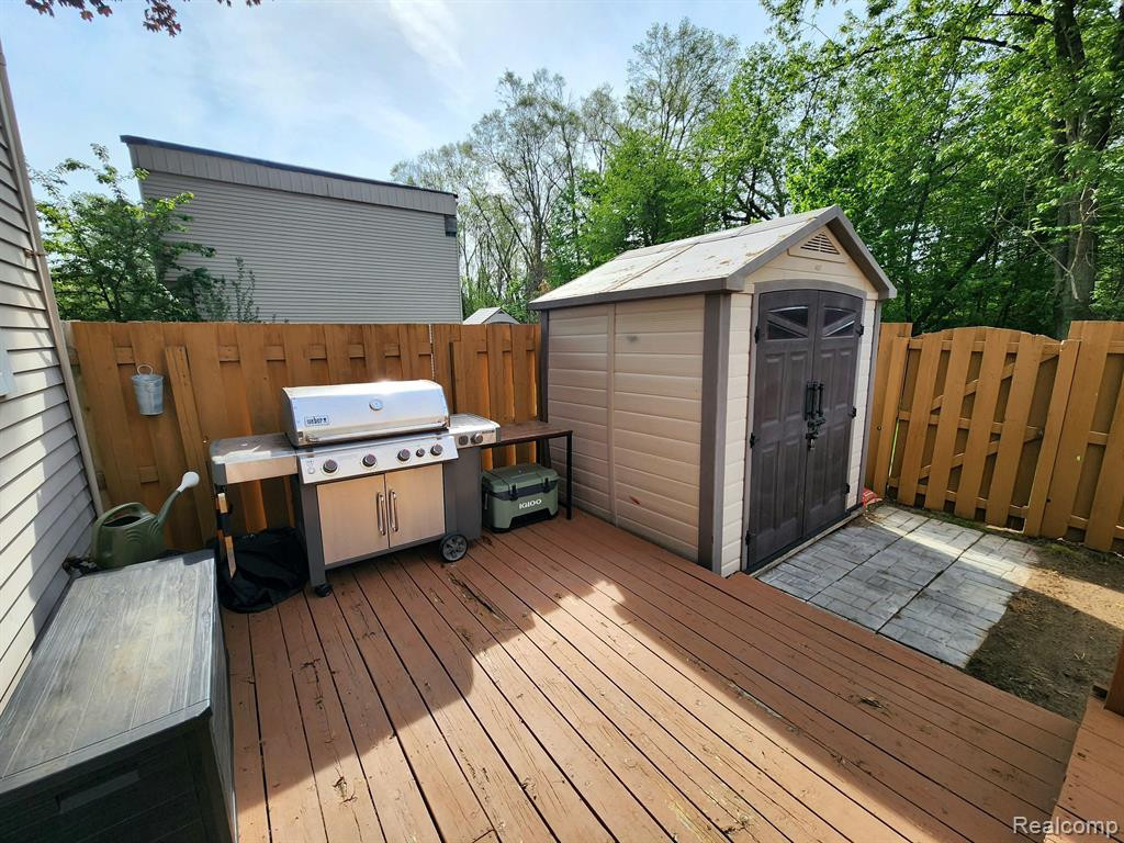 509 ESTRADA Drive, Belleville, MI 48111 — Photo 29