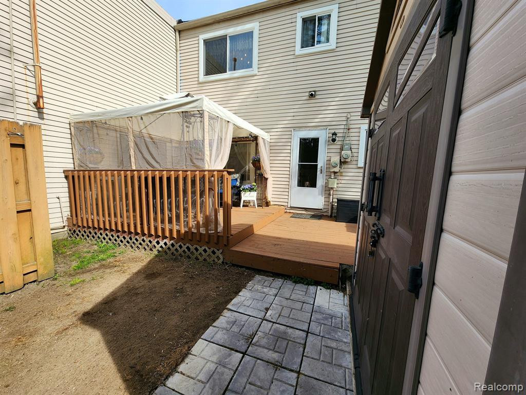 509 ESTRADA Drive, Belleville, MI 48111 — Photo 30