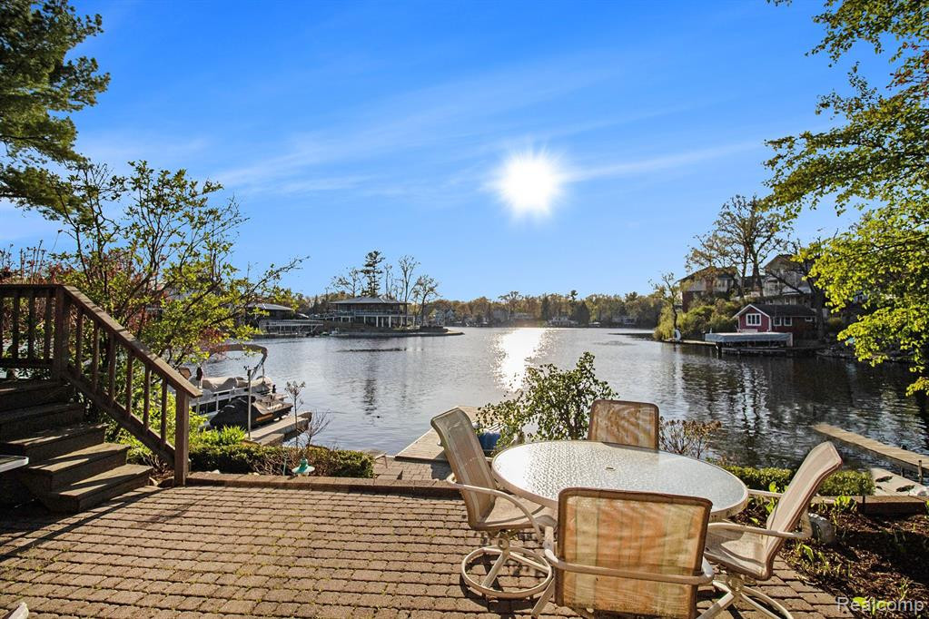 355 PARK Avenue, Lake Orion, MI 48362 — Photo 2