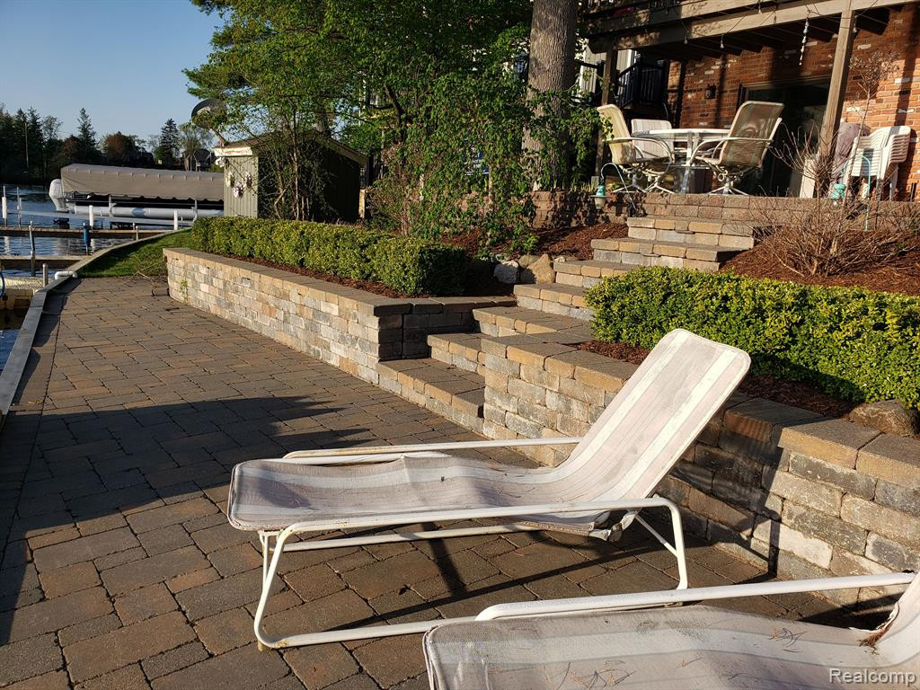 355 PARK Avenue, Lake Orion, MI 48362 — Photo 8
