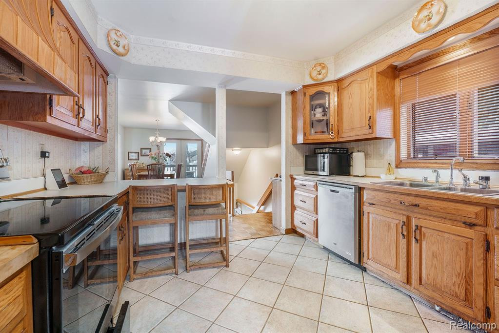 355 PARK Avenue, Lake Orion, MI 48362 — Photo 19