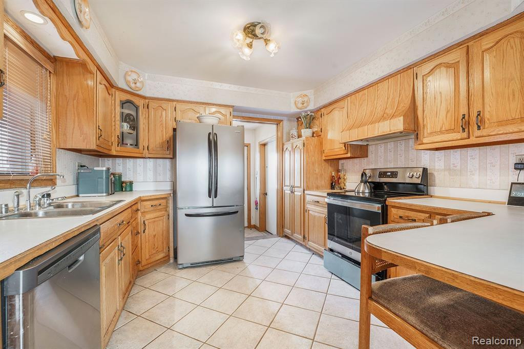 355 PARK Avenue, Lake Orion, MI 48362 — Photo 20