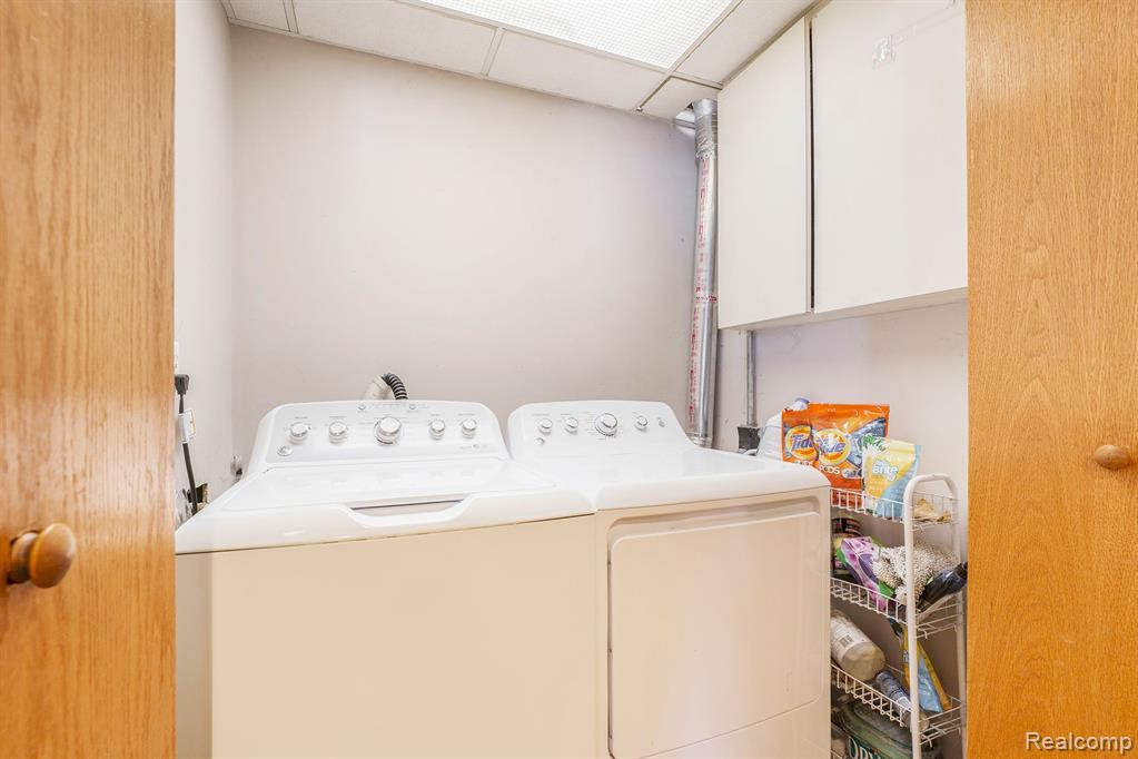 355 PARK Avenue, Lake Orion, MI 48362 — Photo 40